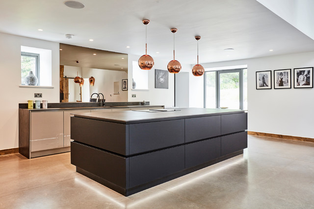 Barn conversion - Black & Magic Grey handle-less kitchen contemporary-kitchen