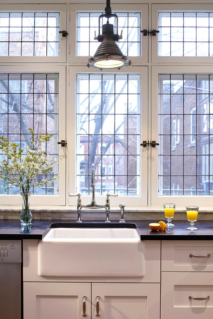 Which Faucet Goes With A Farmhouse Sink
