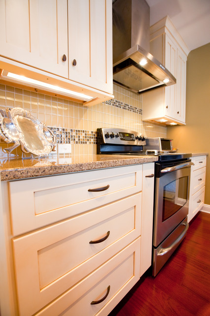 Transitional Cottage Kitchen transitional-kitchen