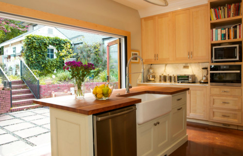 Kitchen Island with Farmhouse sink 