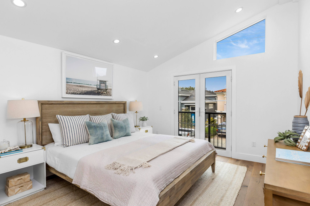 Inspiration for a transitional bedroom remodel in Los Angeles