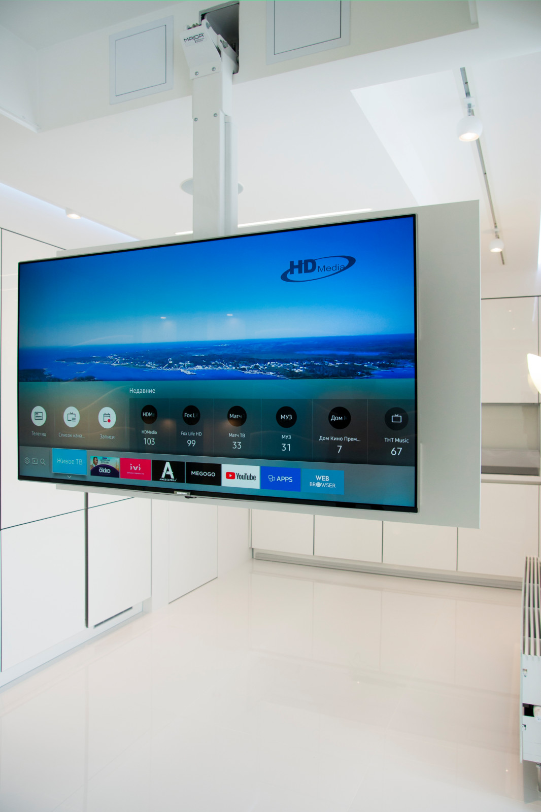 Моторизированный кронштейн с поворотом на 180 градусов