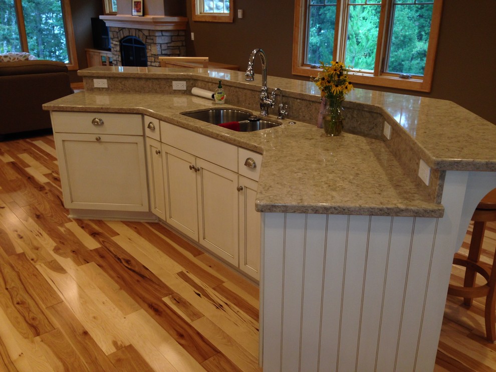 Mountain style kitchen photo in Minneapolis