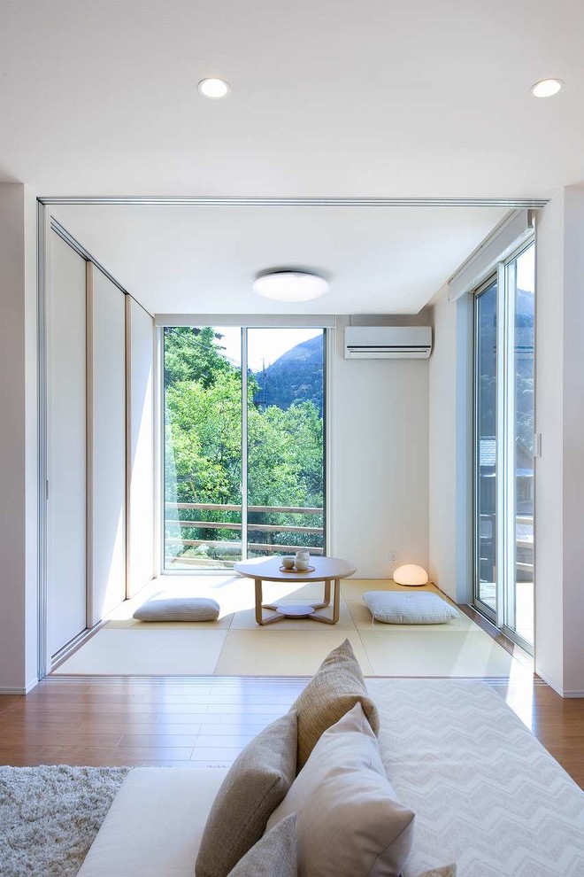 他の地域にある和風のおしゃれなファミリールームの写真