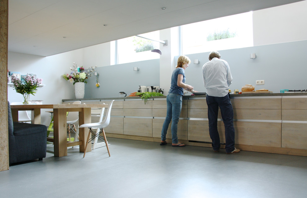 Photo of a contemporary kitchen in Amsterdam.