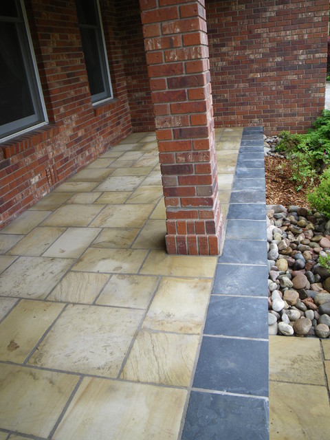 Traditional Front Entry traditional-garden