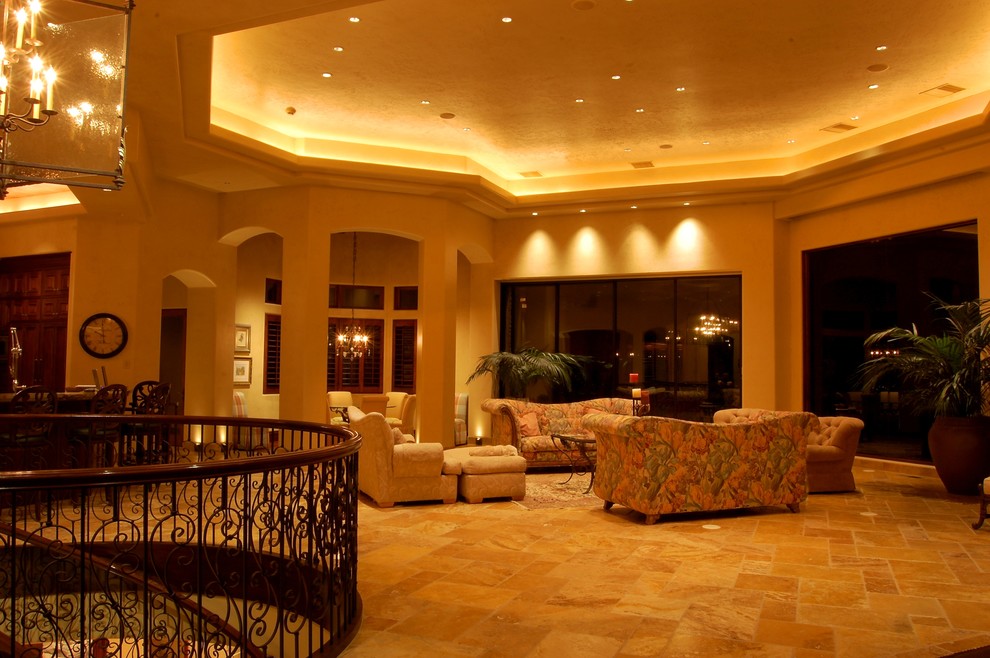 Example of a mountain style home design design in Jackson