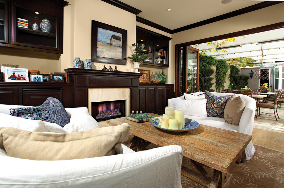 Inspiration for a traditional living room in Orange County with a library.