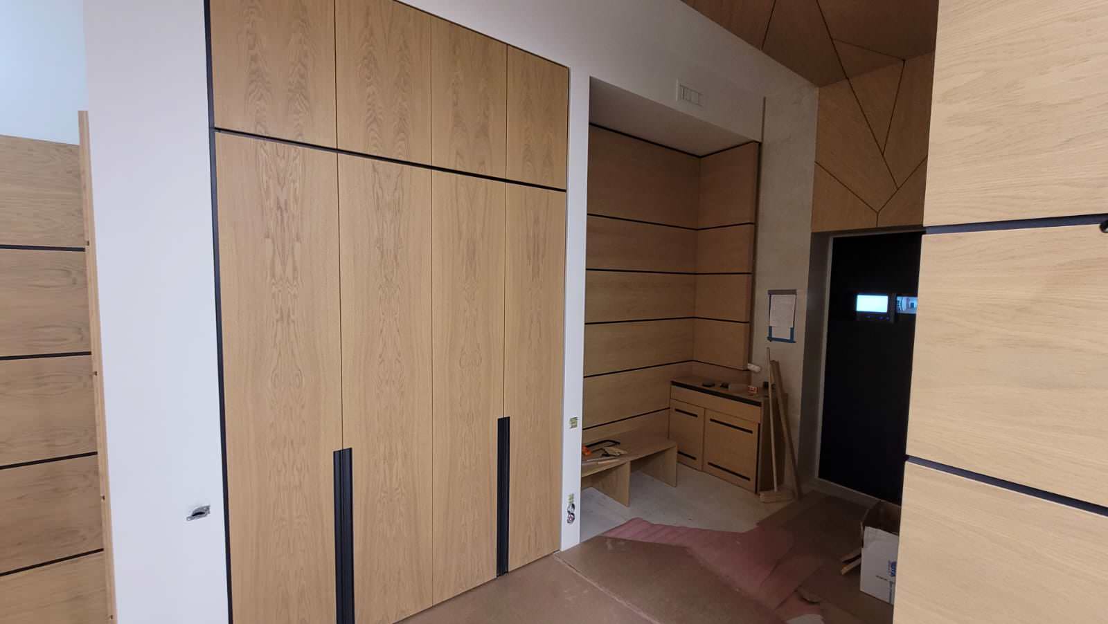 Панели и мебель. Отделка квартиры на Тореза.