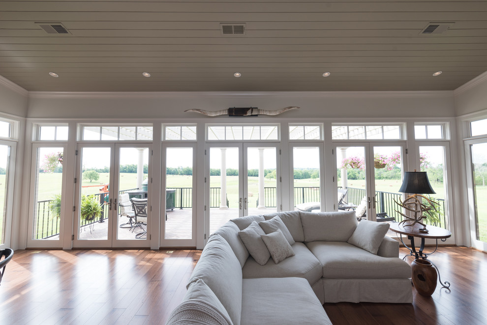Inspiration for a large transitional home design remodel