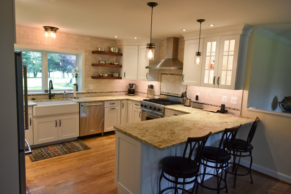 Kitchen - transitional kitchen idea in DC Metro