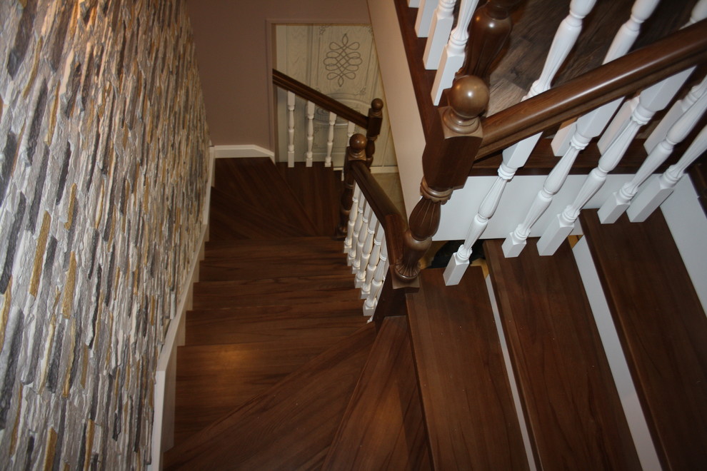 Лестница из бука с контрастной покраской