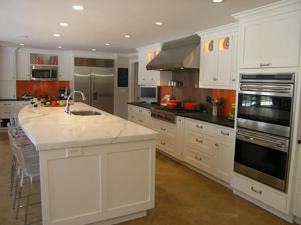Inspiration for a large transitional l-shaped eat-in kitchen remodel with an undermount sink, shaker cabinets, white cabinets, orange backsplash, stainless steel appliances and an island