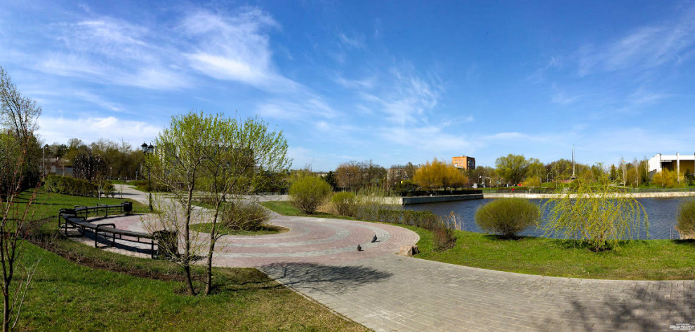 Прогулочная зона вдоль р. Яуза на территории ЦПКиО, г. Мытищи