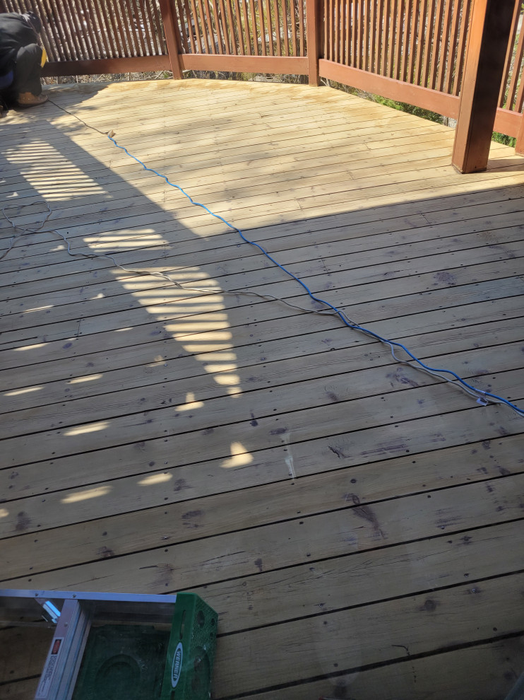 Deck Sanding & Staining