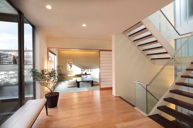 駒沢モデルハウス　階段ホール moderno-escalera