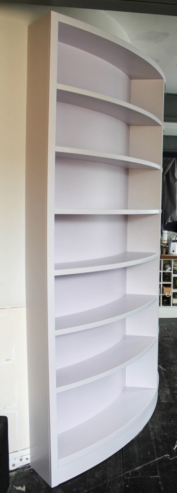 Curved shelving solution