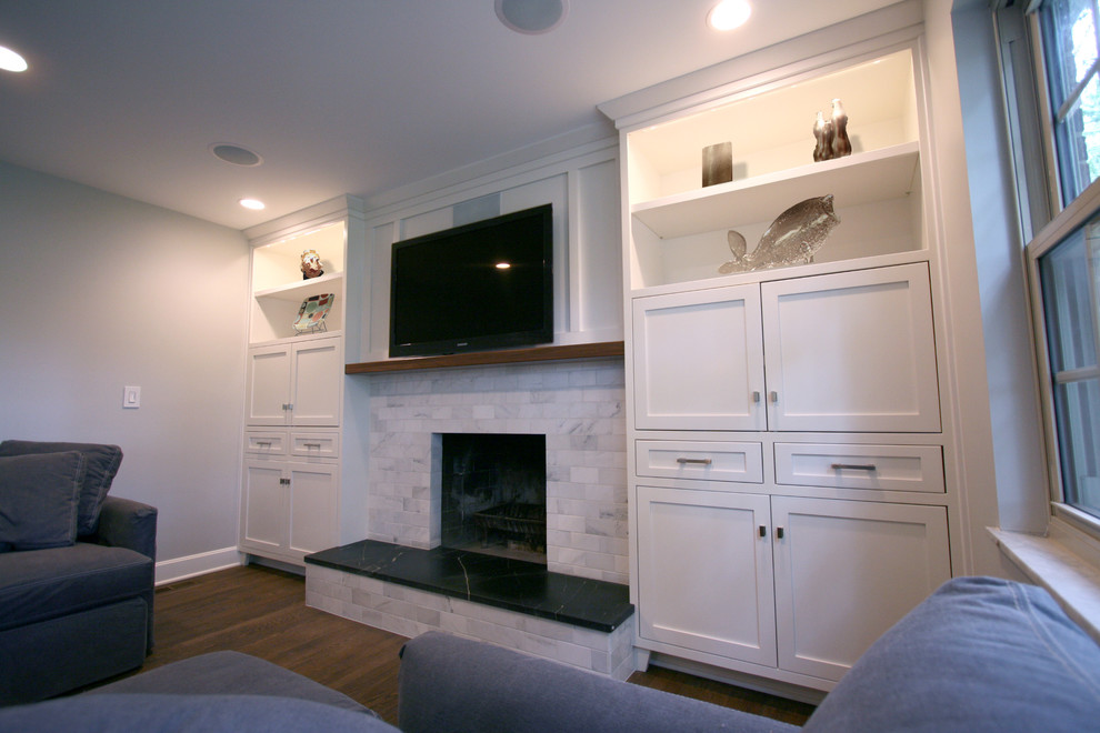 Example of a transitional home design design in Cincinnati