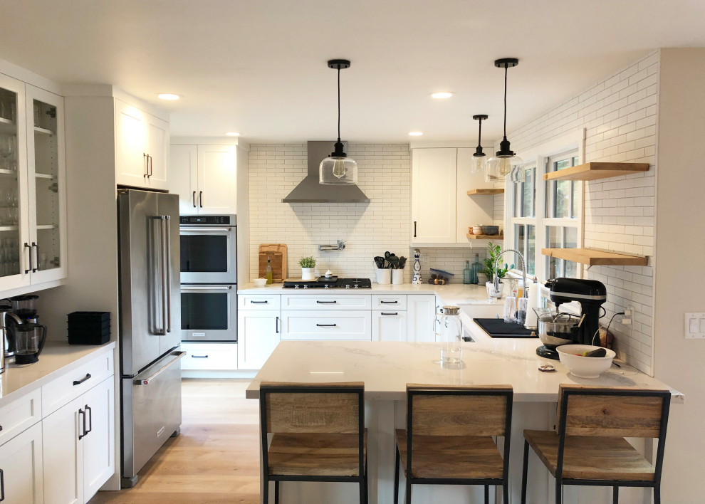 Kitchen - transitional kitchen idea
