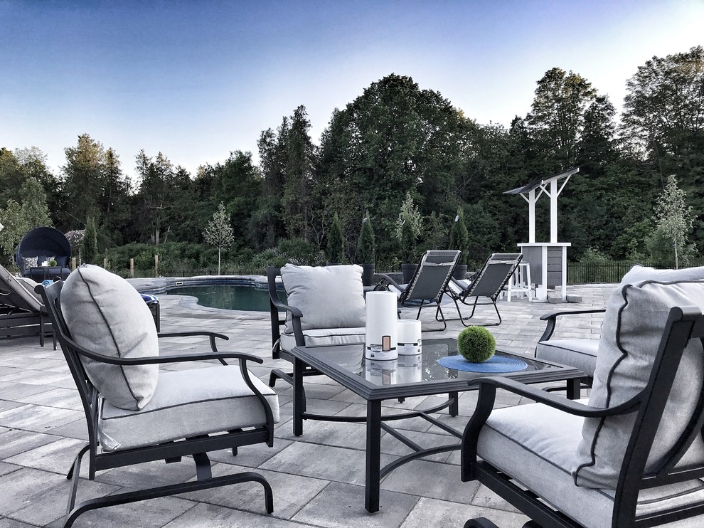 Home design - transitional home design idea in Toronto