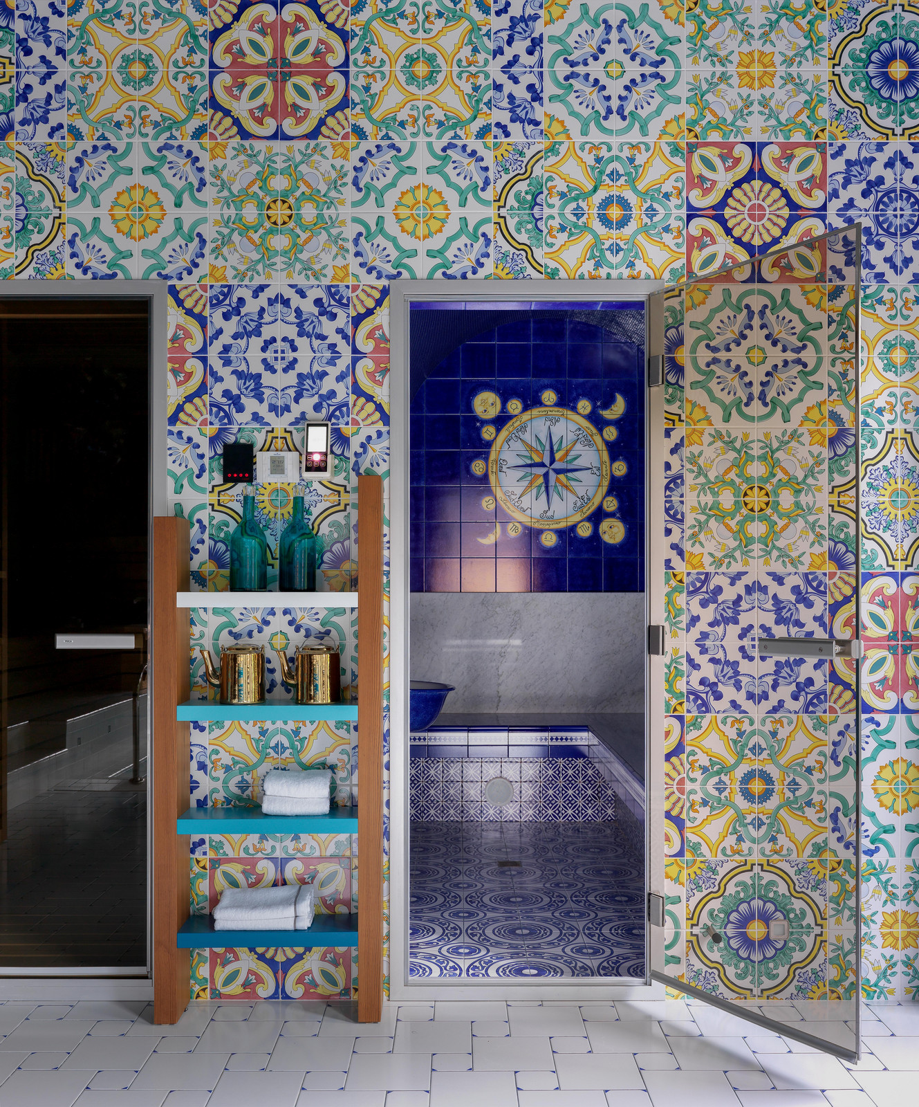 Зона бассейна. Загородный дом Шале