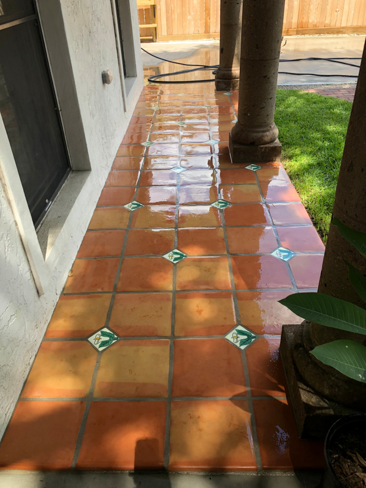 This is an example of a mid-sized front yard patio in Houston with tile.