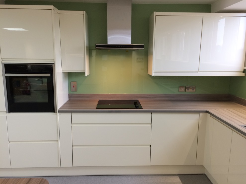 Dulux Putting Green Commercial Kitchen Glass Splashback Contemporáneo