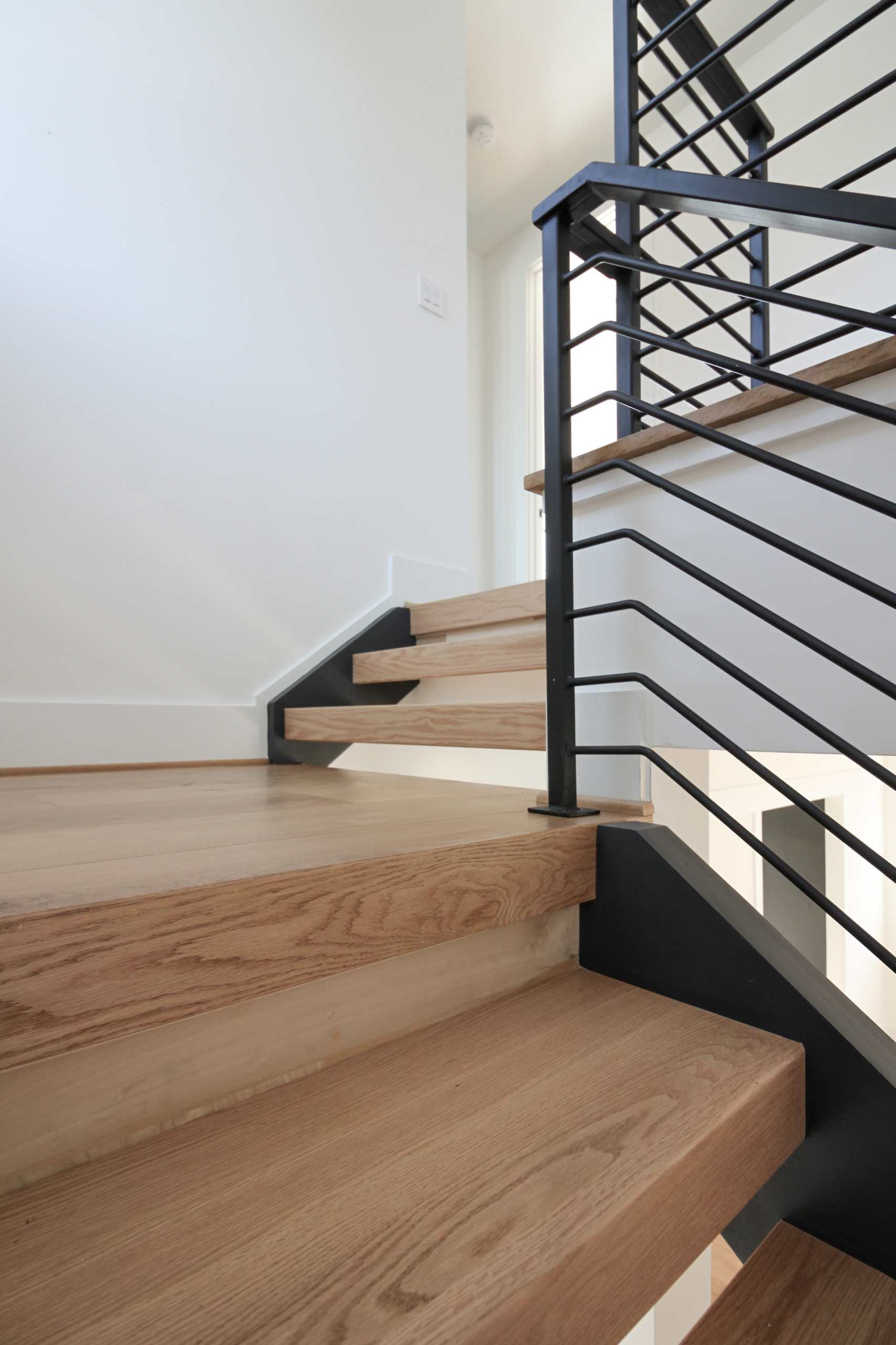 85_Sleek Three-Quarter Turn Multilevel-Staircase, McLean VA 22101