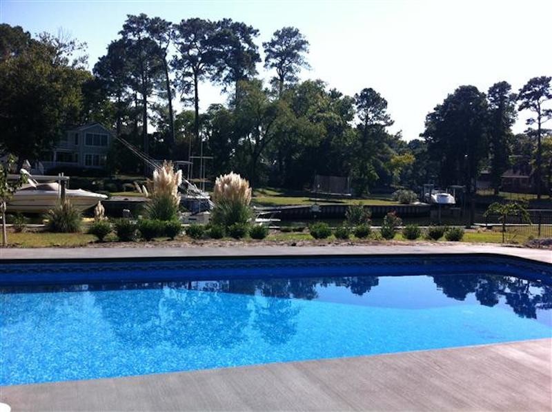 Example of a backyard custom-shaped pool design