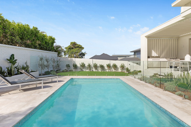 White House contemporary-pool