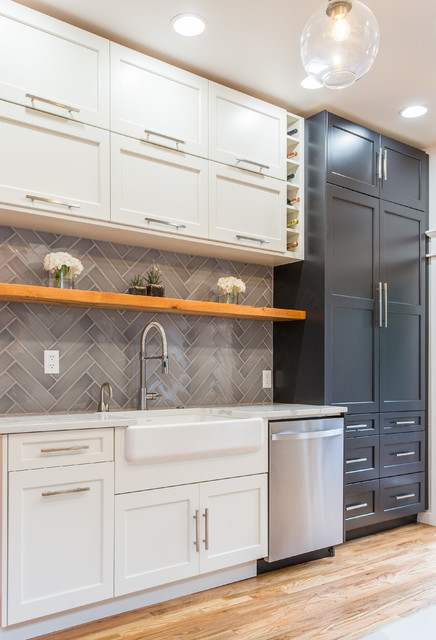 Casually Chic Kitchen + Dining contemporaneo-cucina