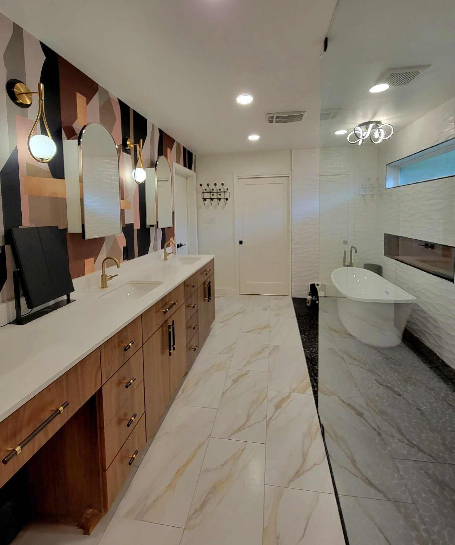 CONTEMPORARY MASTER BATHROOM WITH WALKING CLOSET