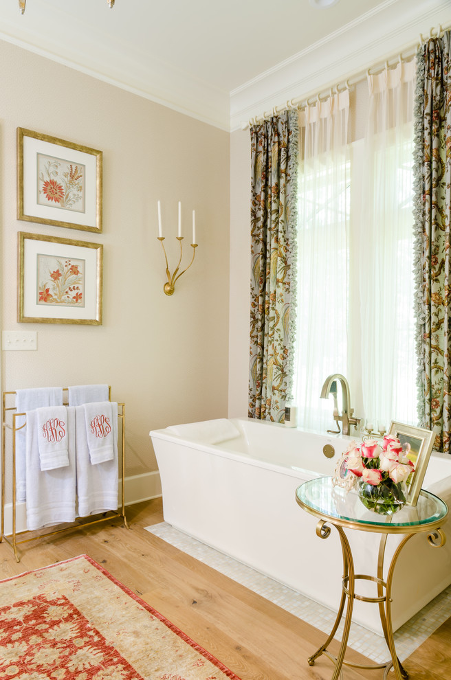 Country home design photo in Miami
