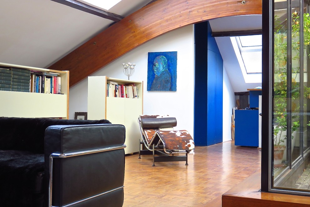 Cette image montre une salle de séjour design.