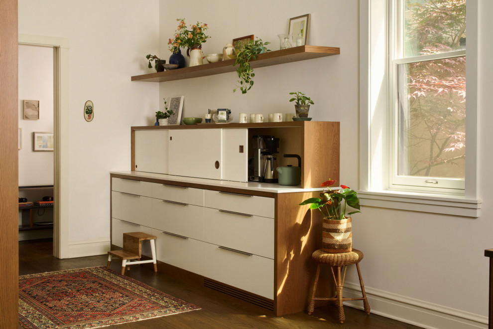 Transitional home design photo in Chicago