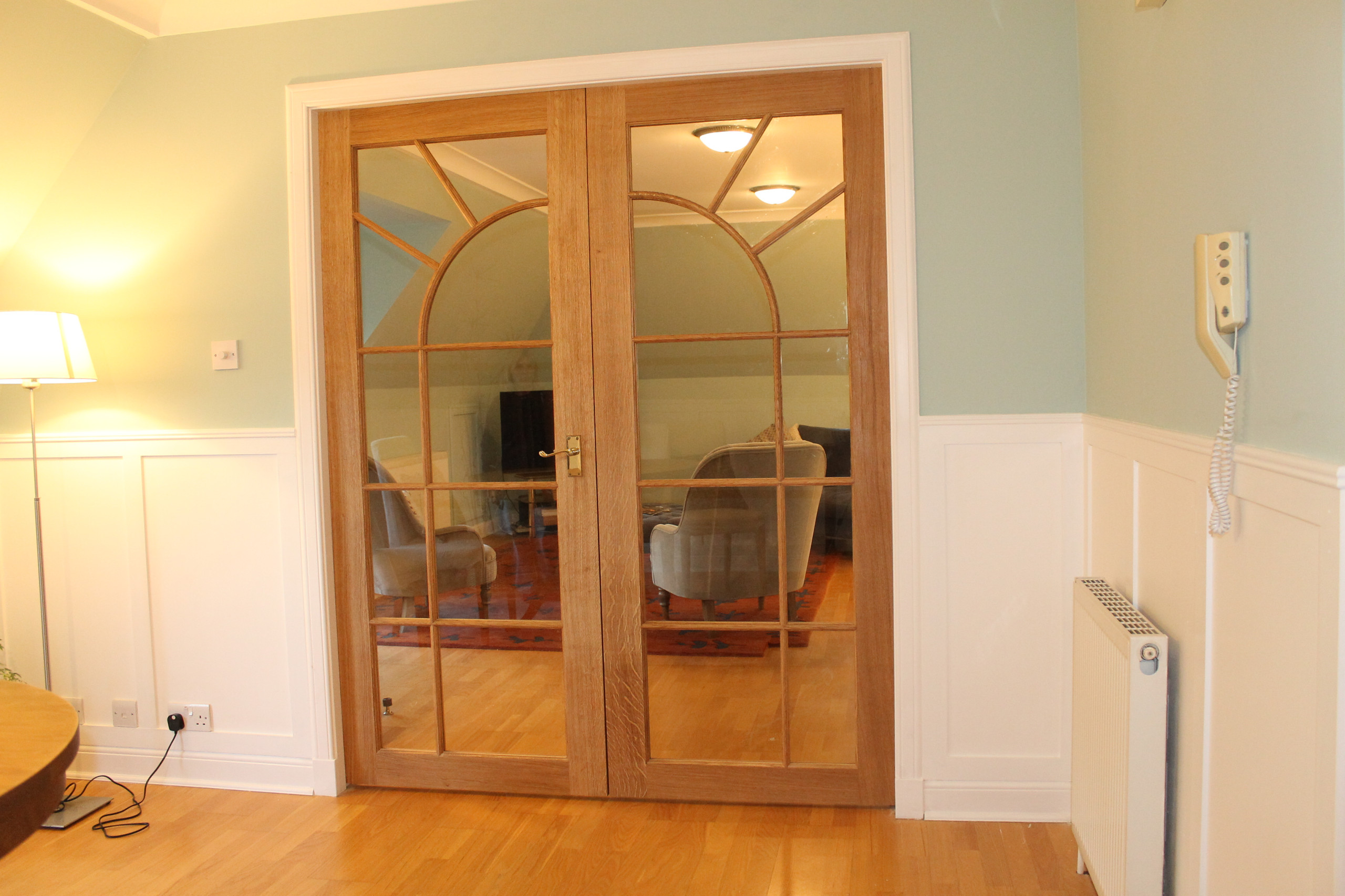 Internal doors with curved astragals
