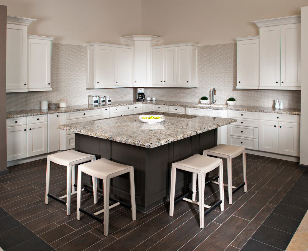Transitional kitchen photo in Orange County