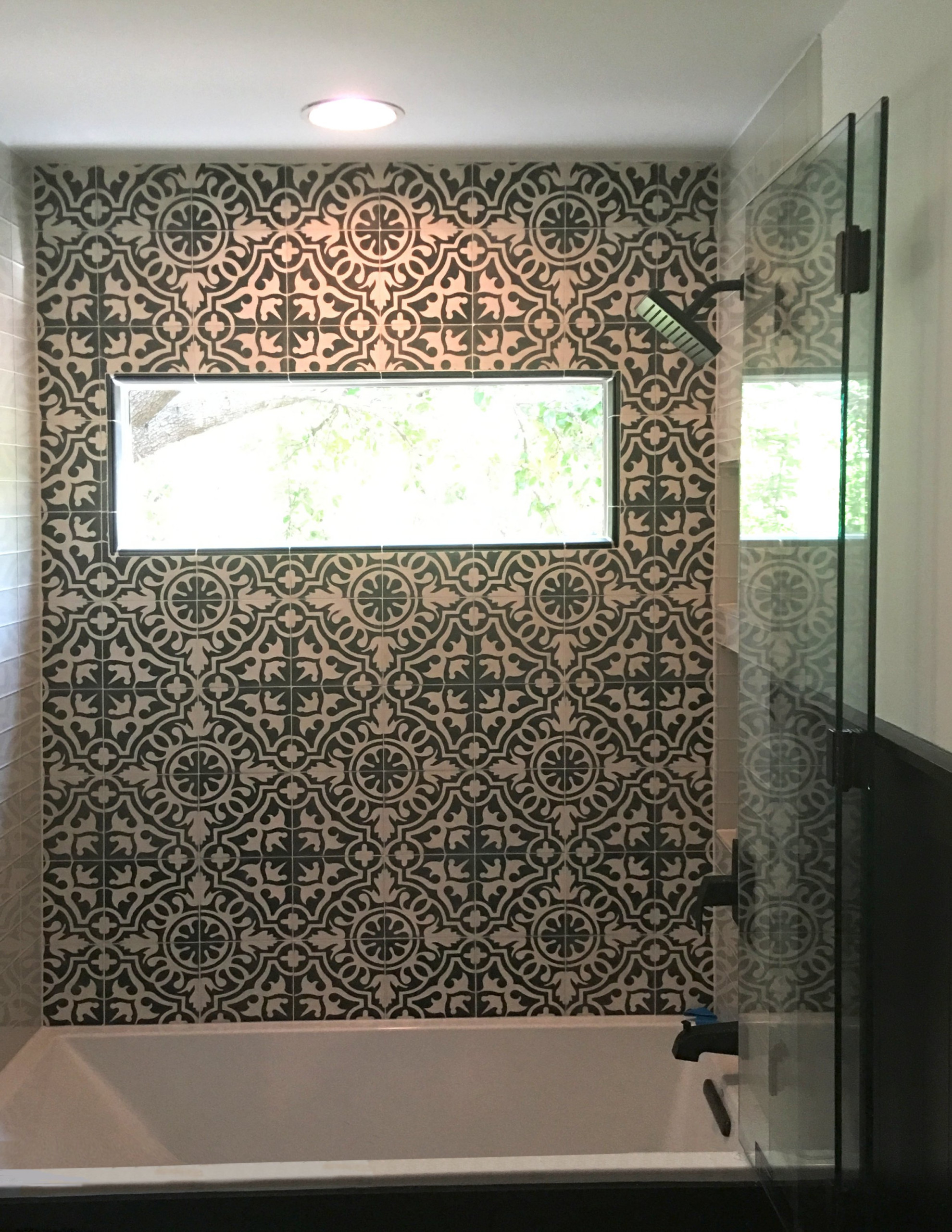 BI-FOLD FRAMELESS TUB