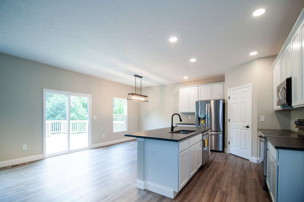 New 2 story home in Morrow