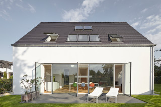 おしゃれな瓦屋根の家の画像 75選 - 2026 年 9月 | Houzz (ハウズ)
