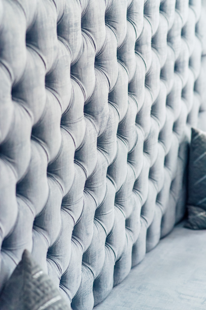 Inspiration for a transitional home design remodel in Toronto
