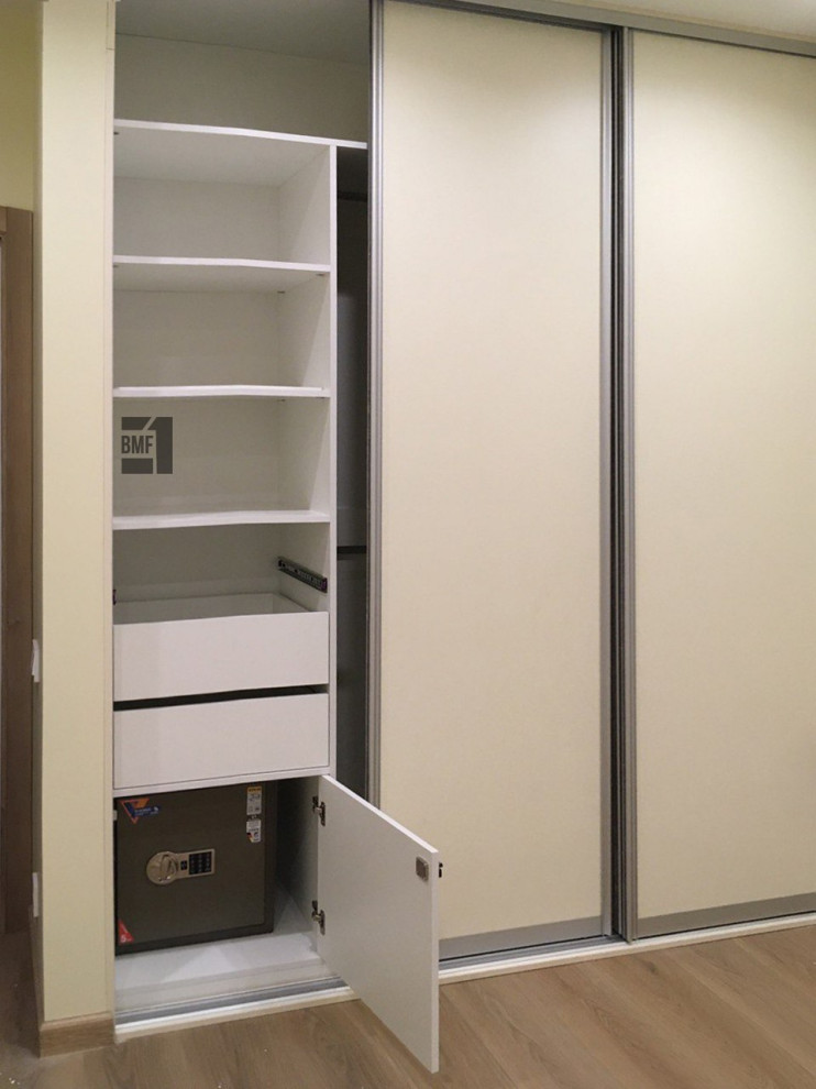 Шкаф-купе минималистичный