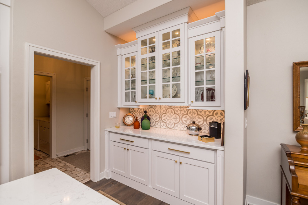Kitchen - kitchen idea in Cedar Rapids