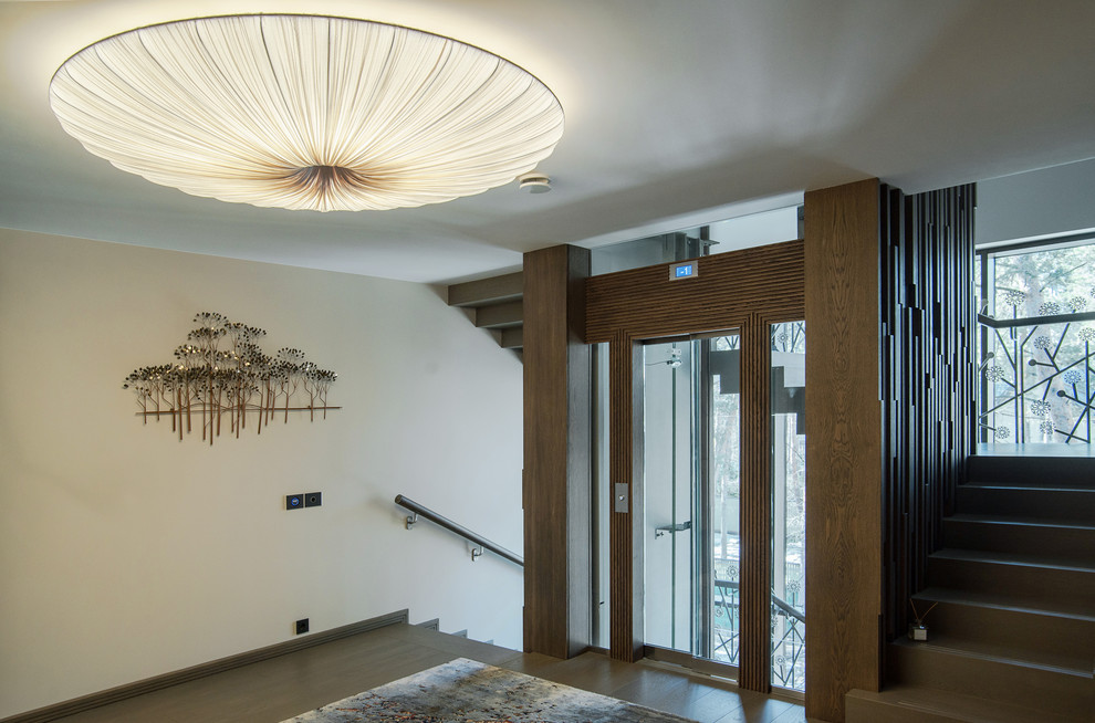 Межэтажный холл у лифта