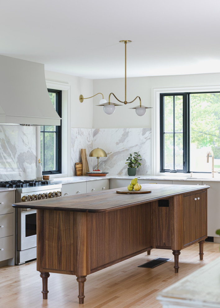 Transitional kitchen photo in Ottawa