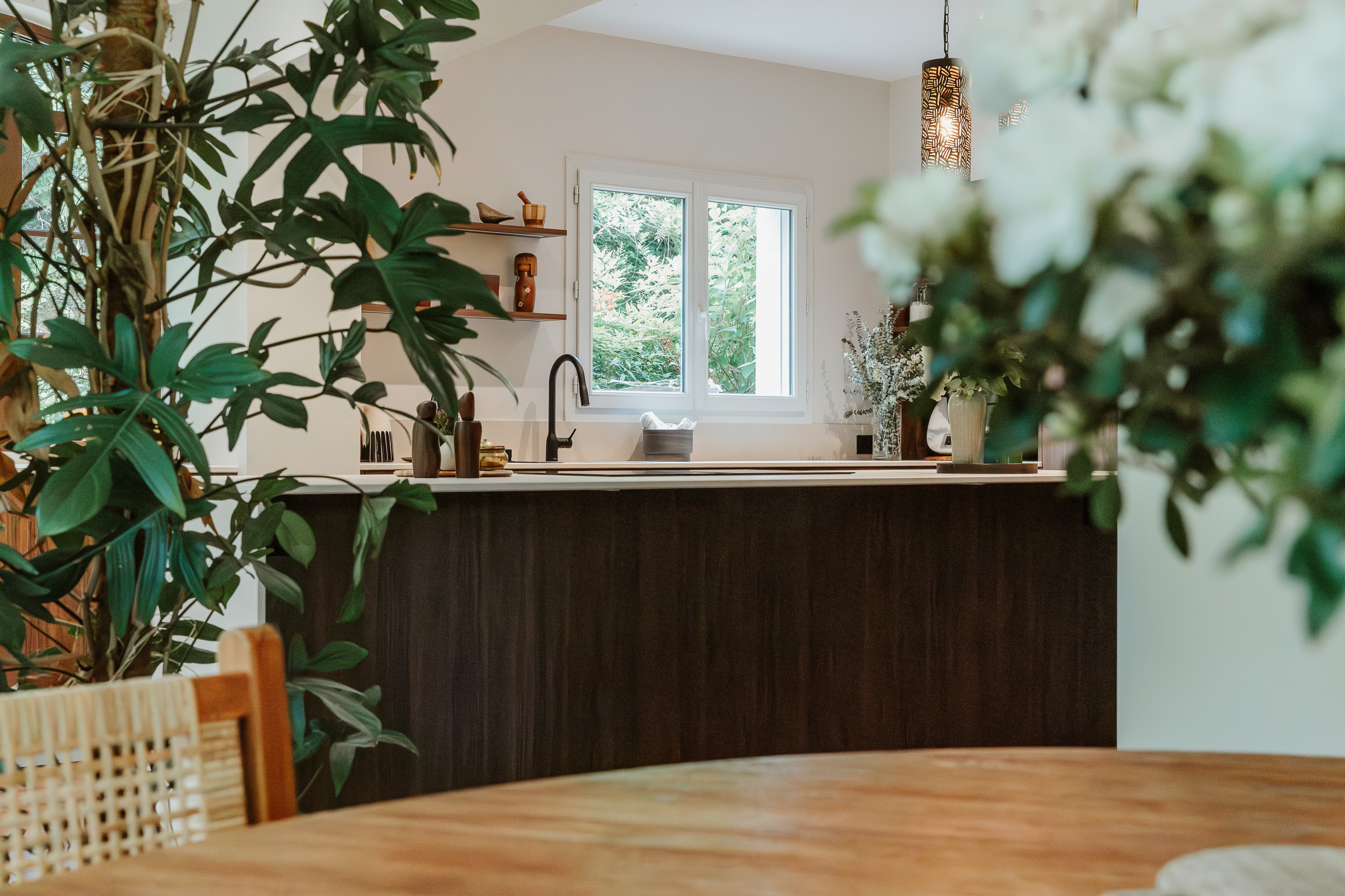 Extension d'une cuisine au style Wabi Sabi