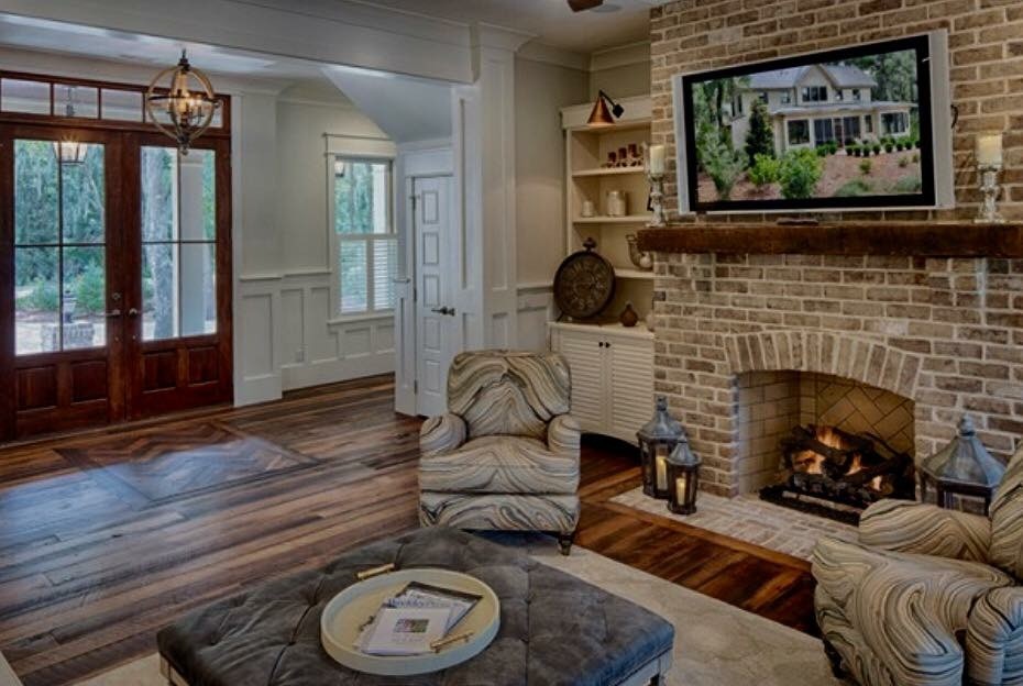 Transitional home design photo in Chicago