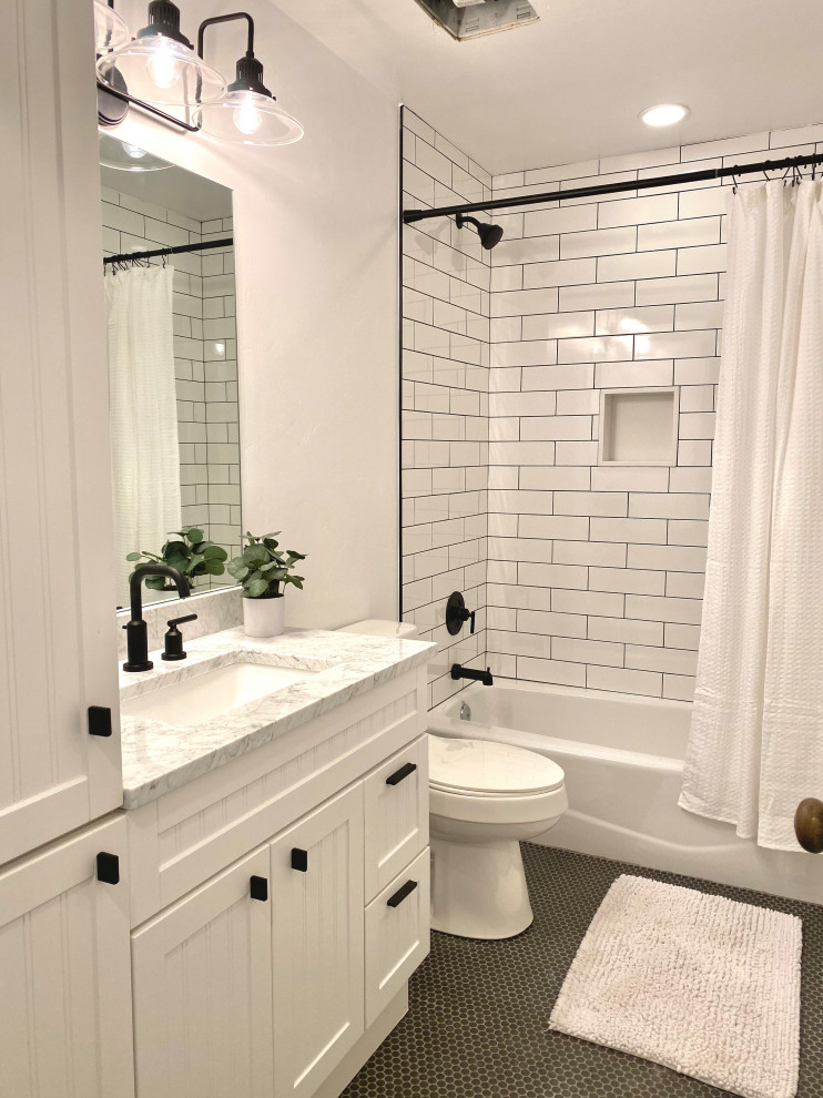 Mid Valley Modern Farmhouse - Farmhouse - Bathroom - Denver - by ...