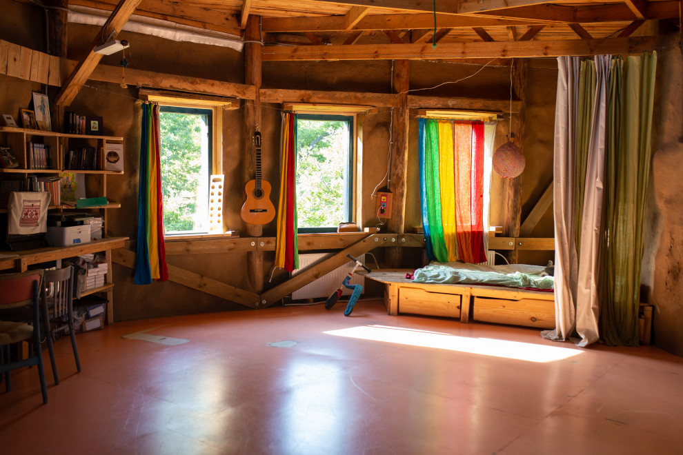 В гостях: Соломенный дом с русской печью