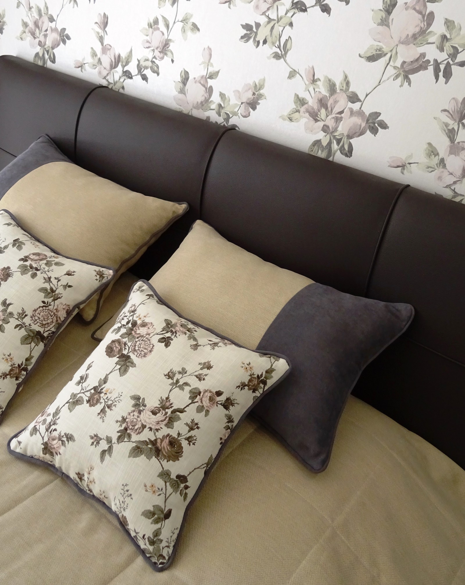 Цветочный принт для спальни